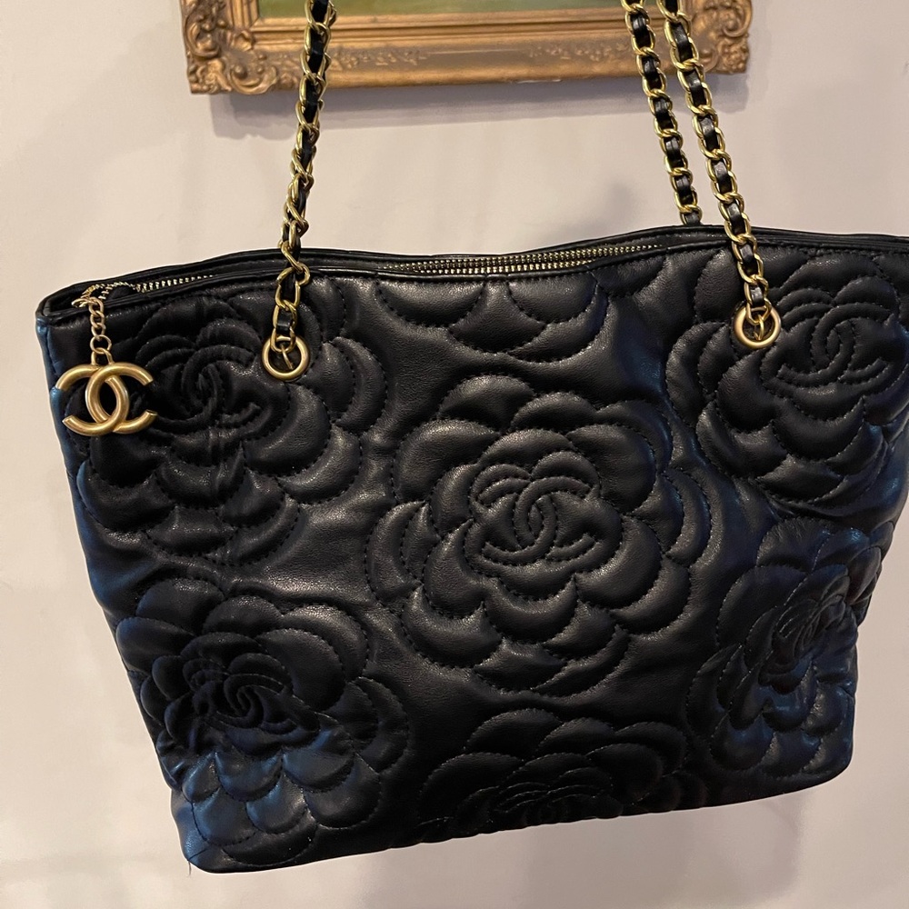 Black Women’s handbag.